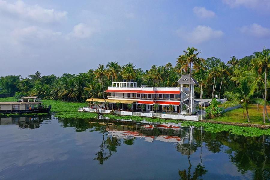 Vembanad Village Backwater Resort Alappuzha Ngoại thất bức ảnh