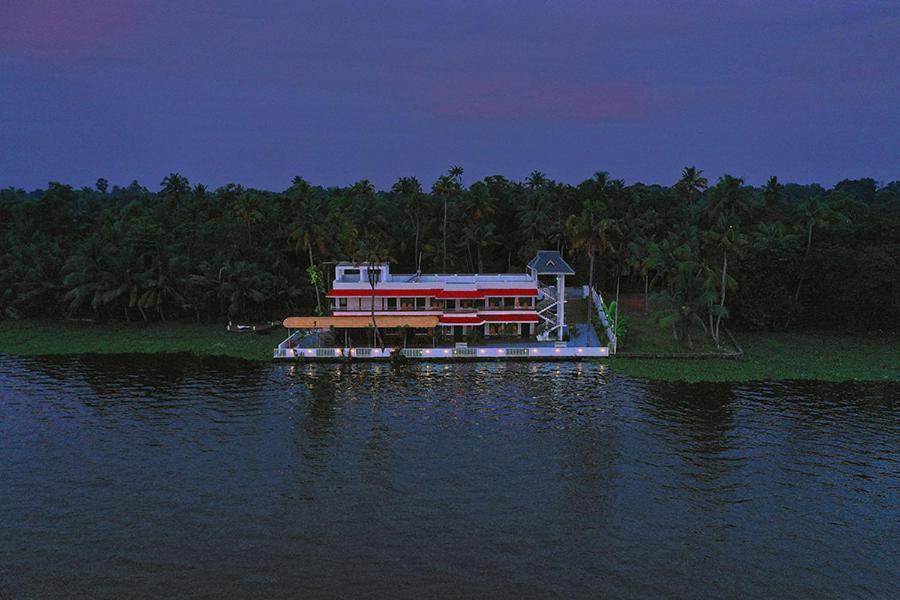 Vembanad Village Backwater Resort Alappuzha Ngoại thất bức ảnh