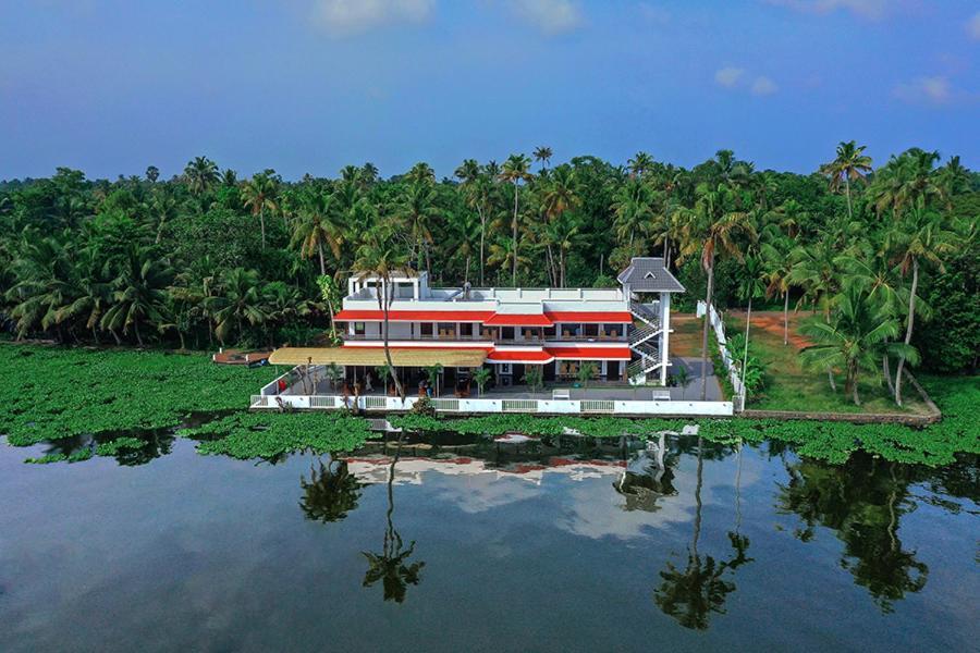 Vembanad Village Backwater Resort Alappuzha Ngoại thất bức ảnh