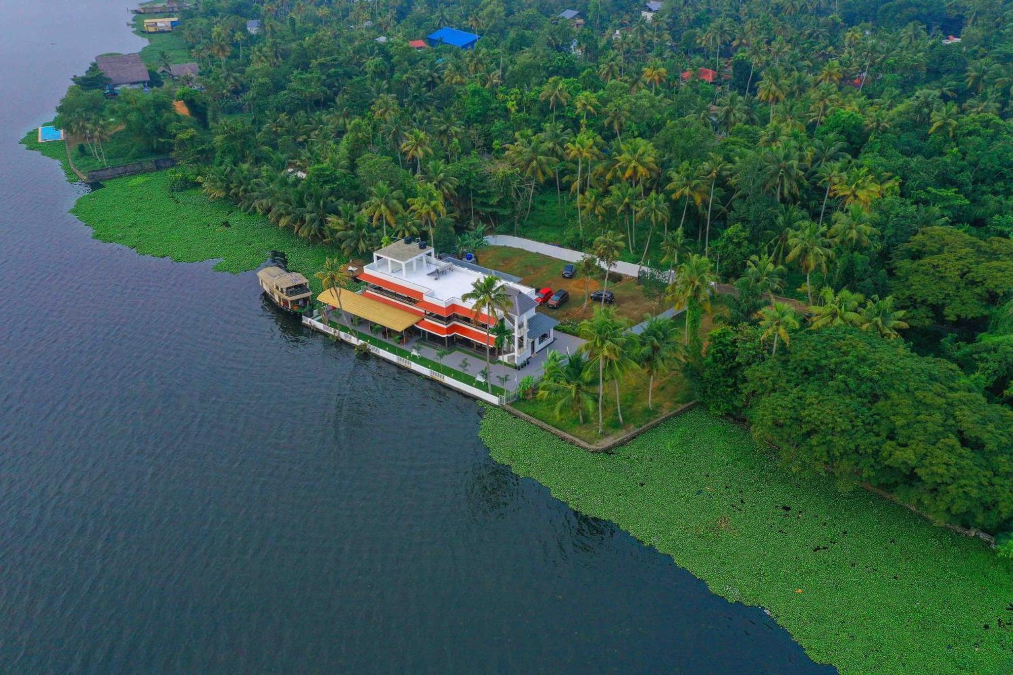 Vembanad Village Backwater Resort Alappuzha Ngoại thất bức ảnh